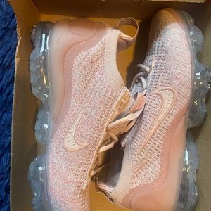 Size 7 AIR VAPORMAX 2021 FLYKNIT WMNS